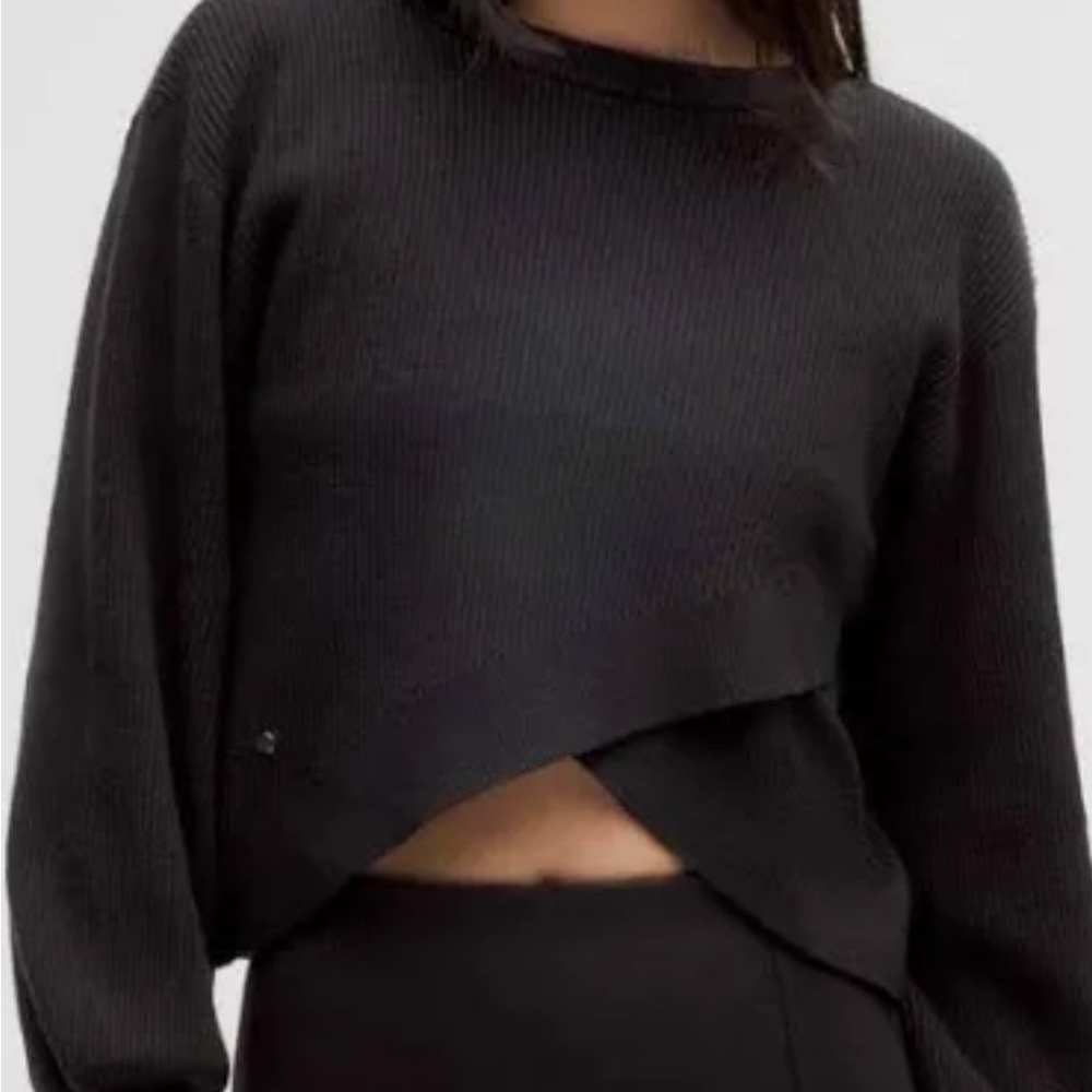 Lululemon cross over Sweater size M